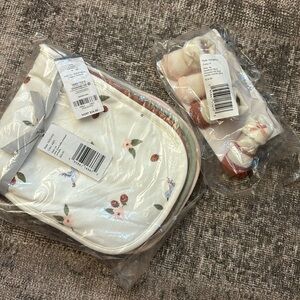 NWT Newborn 2 pairs of socks and 4 burping cloths